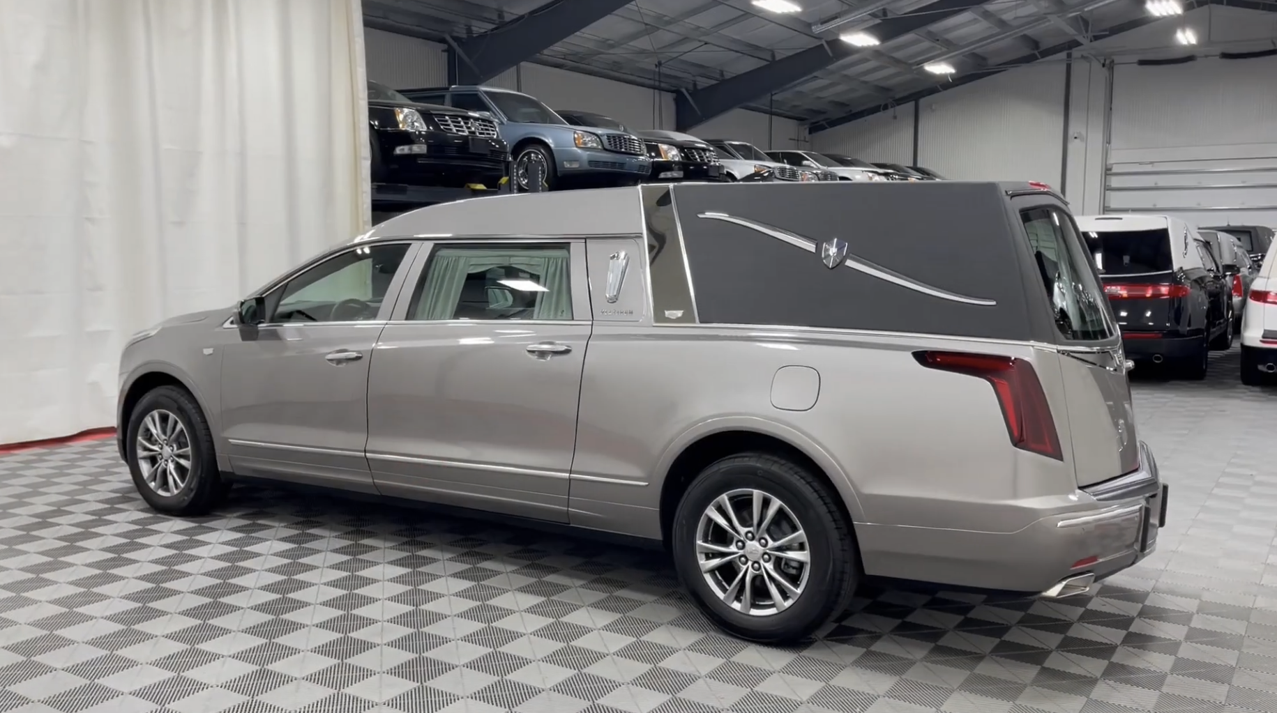 Cadillac XT5 Phoenix Platinum Coach 2023